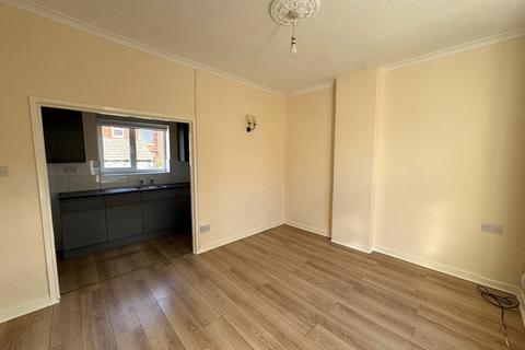 2 bedroom end of terrace house to rent, Wycliffe Street, Ossett, Wakefield, WF5