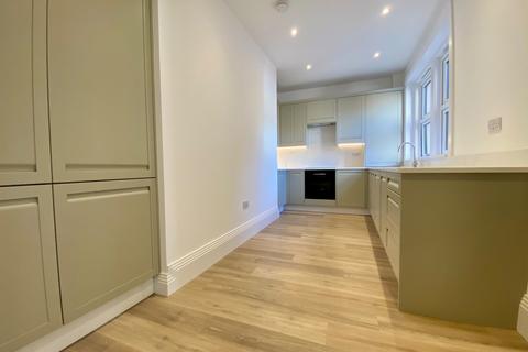 2 bedroom apartment to rent, Woking
