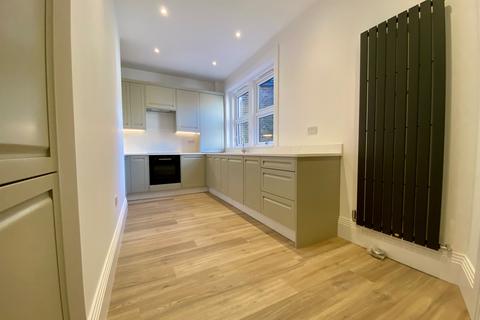 2 bedroom apartment to rent, Woking