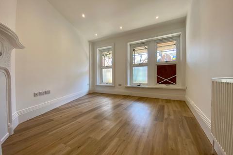 2 bedroom apartment to rent, Woking