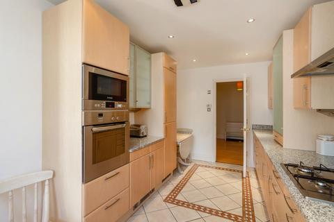 3 bedroom apartment to rent, King Stable Street Windsor SL4