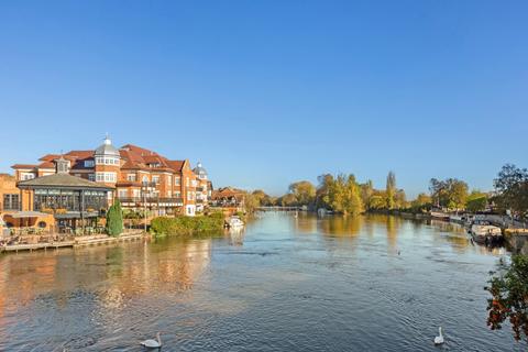 3 bedroom apartment to rent, King Stable Street Windsor SL4