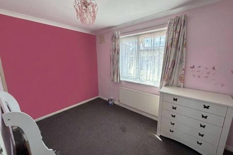 2 bedroom terraced house to rent, Brabazon Road, HOUNSLOW, TW5 9LS