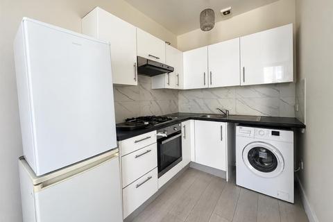 2 bedroom flat to rent, Clarence Road, Hackney, London