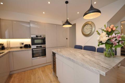 2 bed property for rent in Emscote Road, Warwick
