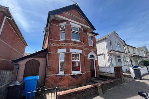 3 bedroom detached house to rent, Cheltenham Road, Parkstone, Poole
