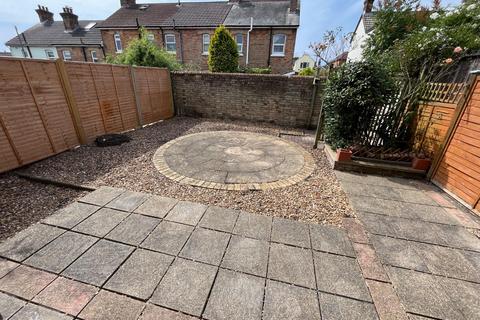 3 bedroom detached house to rent, Cheltenham Road, Parkstone, Poole