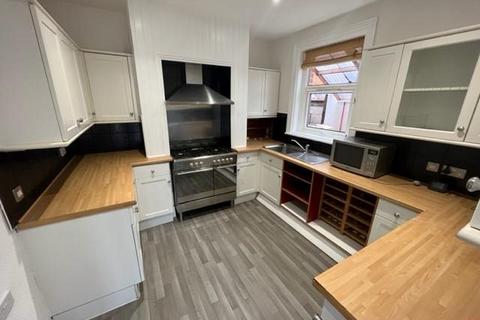 3 bedroom detached house to rent, Cheltenham Road, Parkstone, Poole