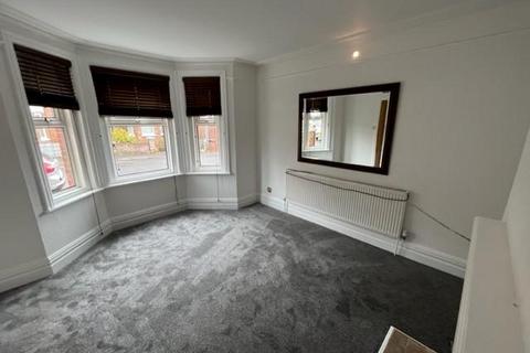 3 bedroom detached house to rent, Cheltenham Road, Parkstone, Poole