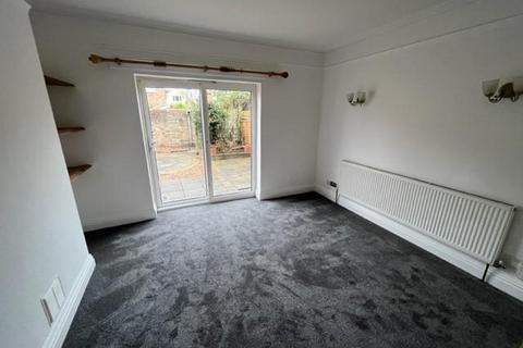 3 bedroom detached house to rent, Cheltenham Road, Parkstone, Poole