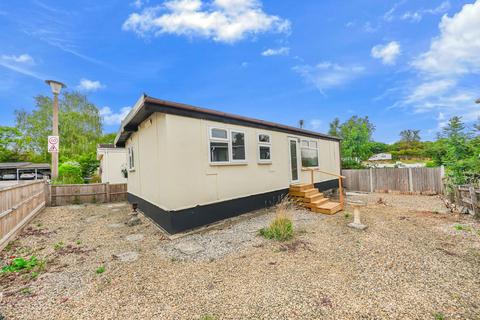 2 bedroom mobile home for sale, Lippitts Hill, Loughton IG10