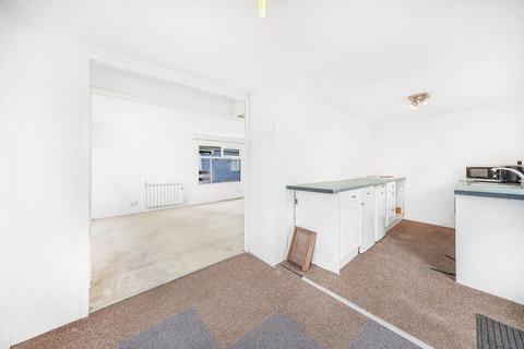 2 bedroom mobile home for sale, Lippitts Hill, Loughton IG10