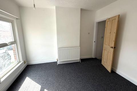 2 bedroom house to rent, Churchill Road, Norwich NR3