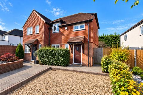 3 bedroom semi-detached house to rent, Barncroft, Farnham, Surrey, GU9