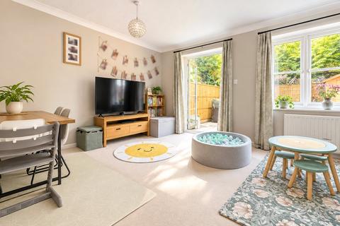 3 bedroom semi-detached house to rent, Barncroft, Farnham, Surrey, GU9