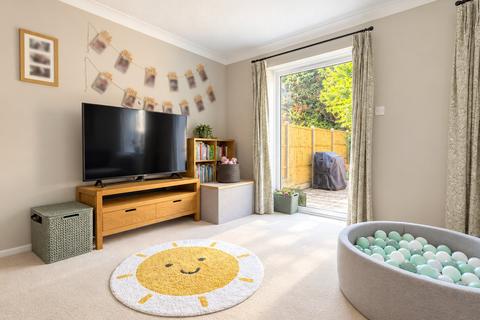 3 bedroom semi-detached house to rent, Barncroft, Farnham, Surrey, GU9
