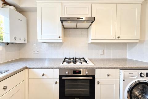 3 bedroom semi-detached house to rent, Barncroft, Farnham, Surrey, GU9