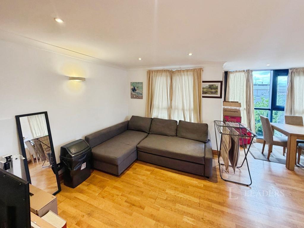 Apartment in Southampton, Ocean Village - View 3