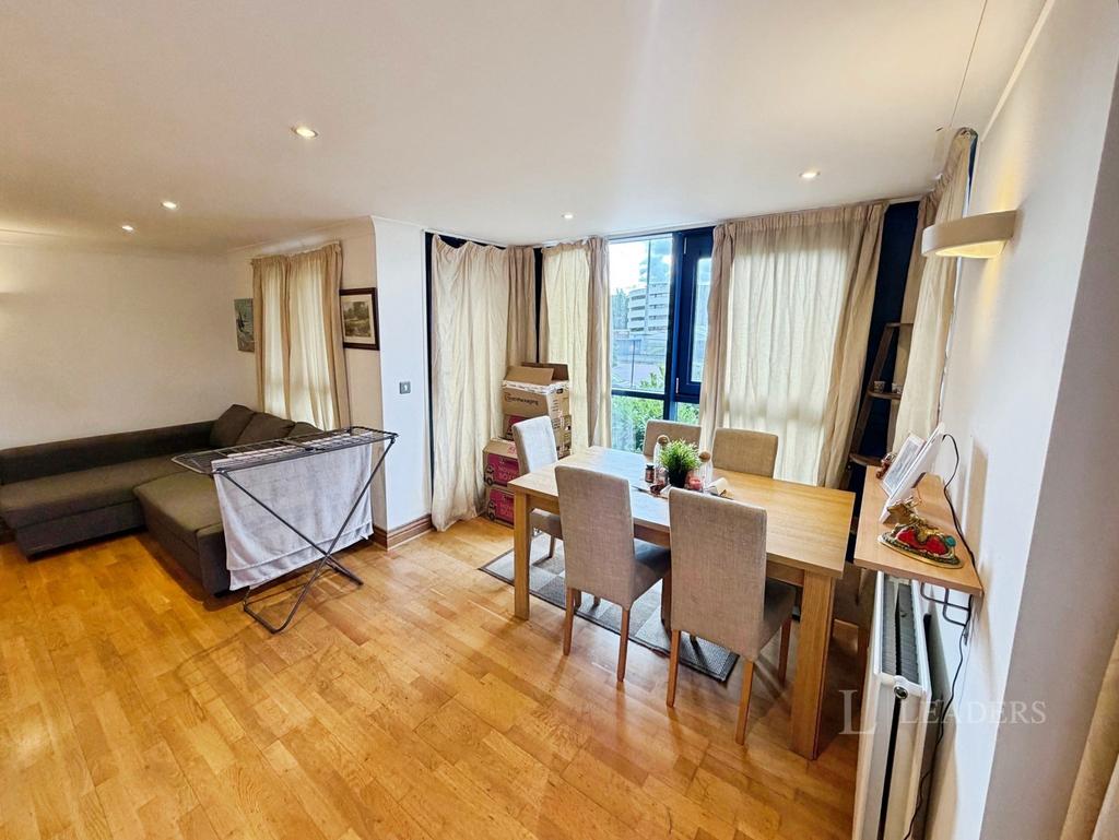 Apartment in Southampton, Ocean Village - View 4