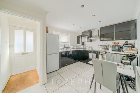2 bedroom semi-detached house to rent, Millfield Gardens, Ipswich, IP4