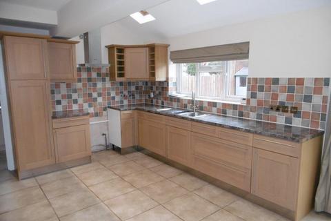3 bedroom semi-detached house to rent, Scalford Road, Melton Mowbray