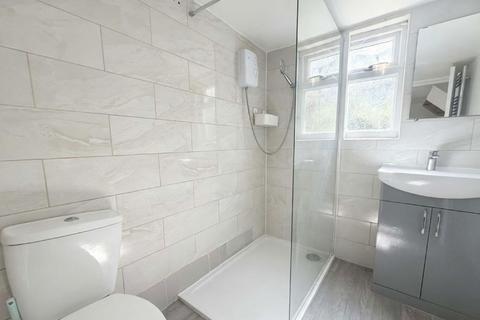 Studio to rent, Foscote Road, London NW4