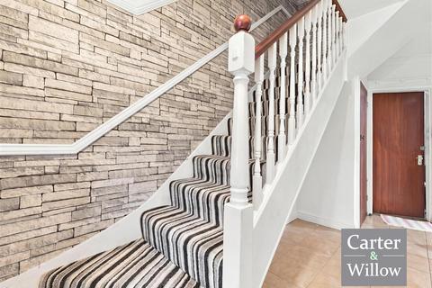 3 bedroom terraced house for sale, Nuneaton Road, Dagenham, Essex