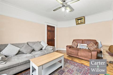 3 bedroom terraced house for sale, Nuneaton Road, Dagenham, Essex