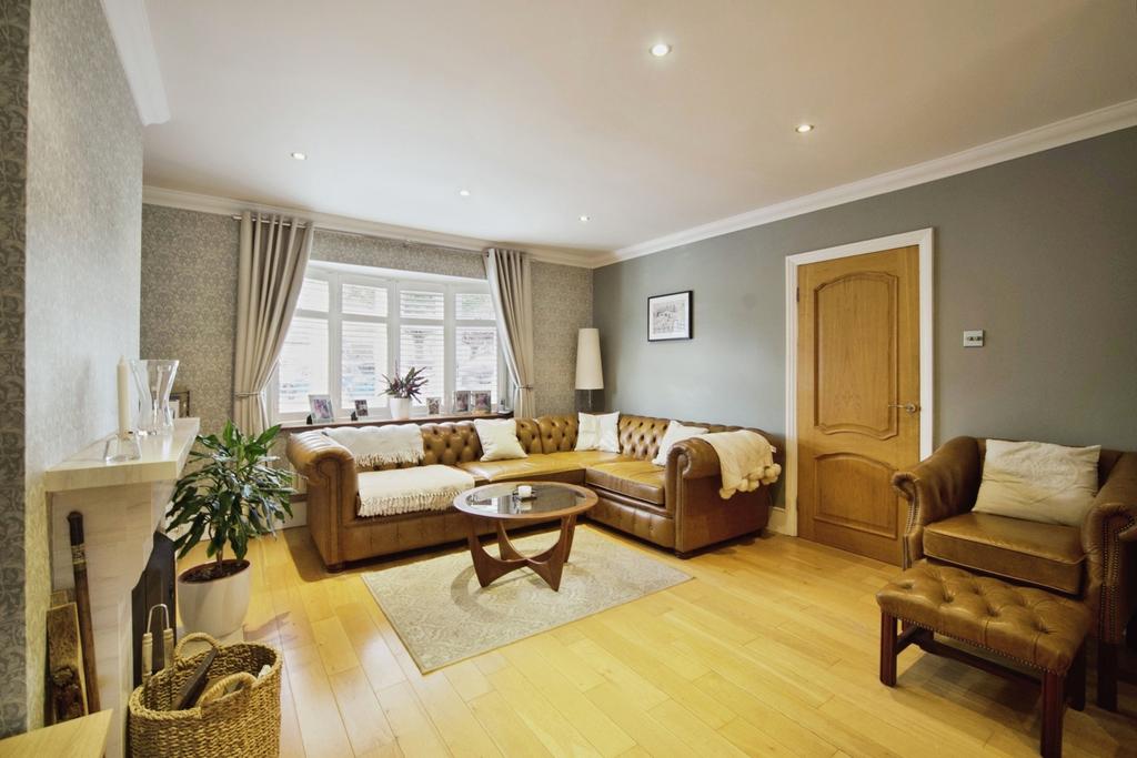 House in Romford - More