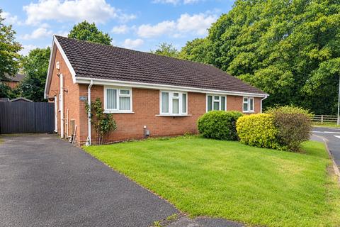 2 bed bungalow for rent in Robin Close, Murdishaw, WA7
