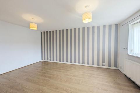 2 bedroom semi-detached bungalow to rent, Robin Close, Murdishaw, WA7