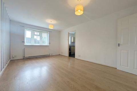 2 bedroom semi-detached bungalow to rent, Robin Close, Murdishaw, WA7