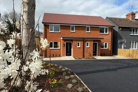 3 bed semi-detached house for rent in Orchard Street, Daventry NN11