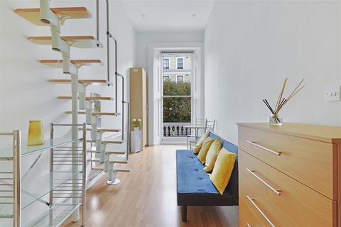 Studio to rent, Southwell Gardens, London SW7