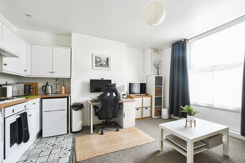 1 bedroom apartment for sale, High Street, Calne