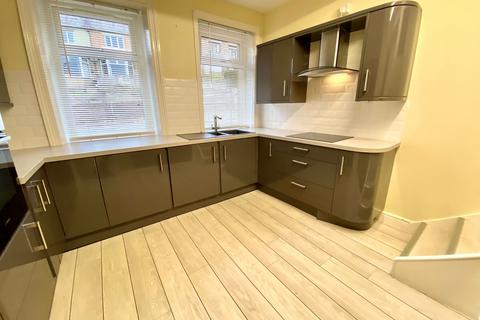 2 bedroom house to rent, Penistone Road, Kirkburton, HUDDERSFIELD