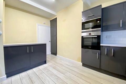 2 bedroom house to rent, Penistone Road, Kirkburton, HUDDERSFIELD