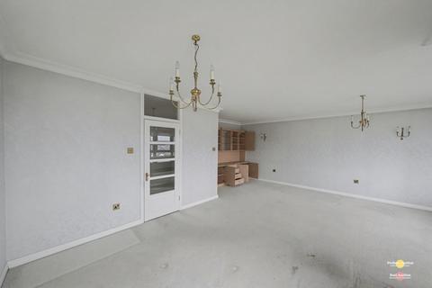 2 bedroom flat for sale, Westchester Drive, London NW4