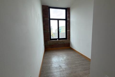 2 bedroom flat to rent, Broad Street, Bradford, West Yorkshire, BD1