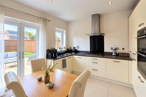4 bedroom detached house for sale, Laverton Road, Leicester LE5