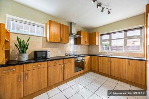 1 bedroom semi-detached house to rent, Princess Avenue, Beeston, NG9