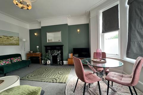 2 bedroom flat to rent, Christ Church Road, Folkestone, CT20