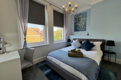 2 bedroom flat to rent, Christ Church Road, Folkestone, CT20
