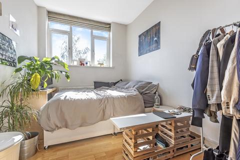 2 bedroom flat to rent, Amhurst Road, Stoke Newington, London, N16