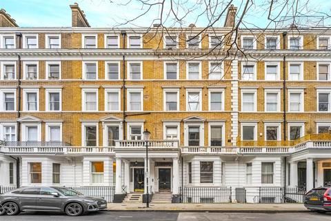 1 bedroom flat to rent, Southwell Gardens, London SW7