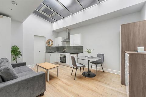 1 bedroom flat to rent, Southwell Gardens, London SW7