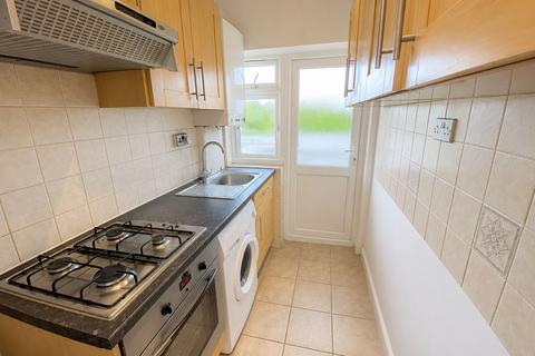1 bedroom flat to rent, Pershore Close, Ilford IG2