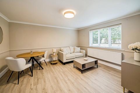 2 bedroom ground floor flat for sale, Lowestoft Drive, Slough