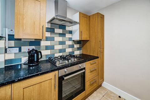 2 bedroom ground floor flat for sale, Lowestoft Drive, Slough