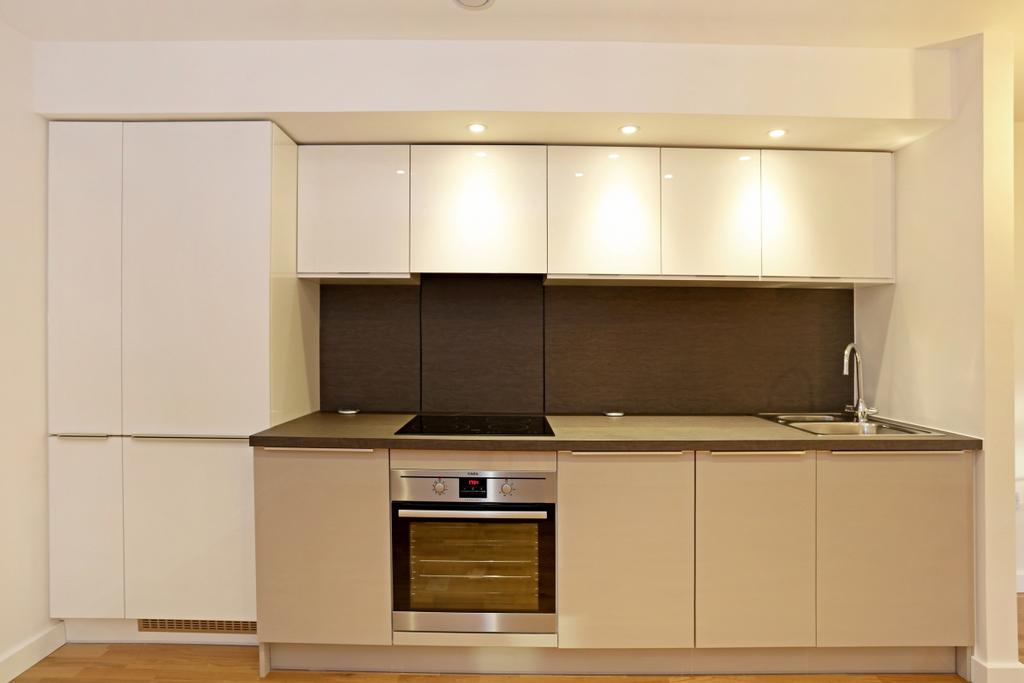 Apartment in Brentford - View 3